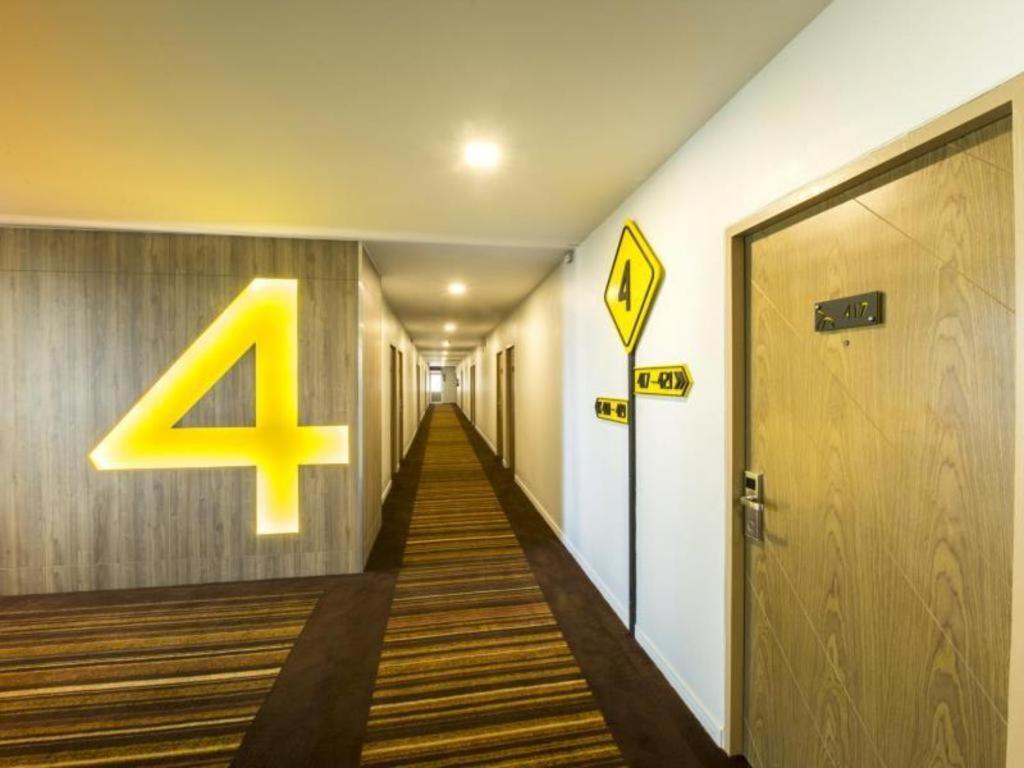 The Circle Hotel Бурирам Экстерьер фото
