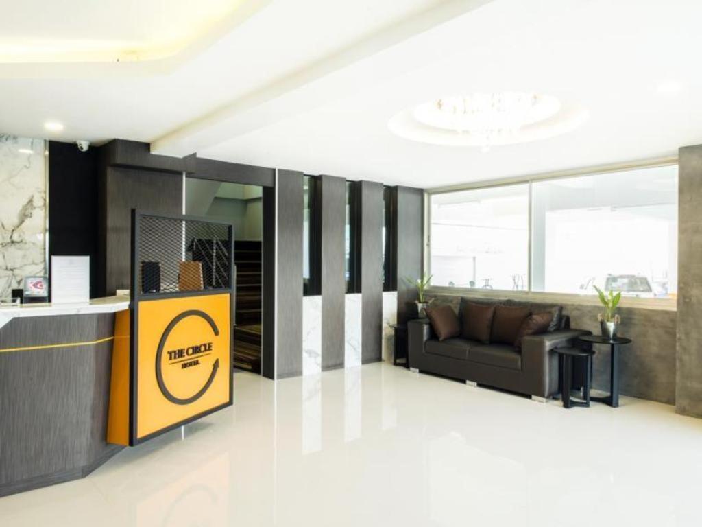 The Circle Hotel Бурирам Экстерьер фото