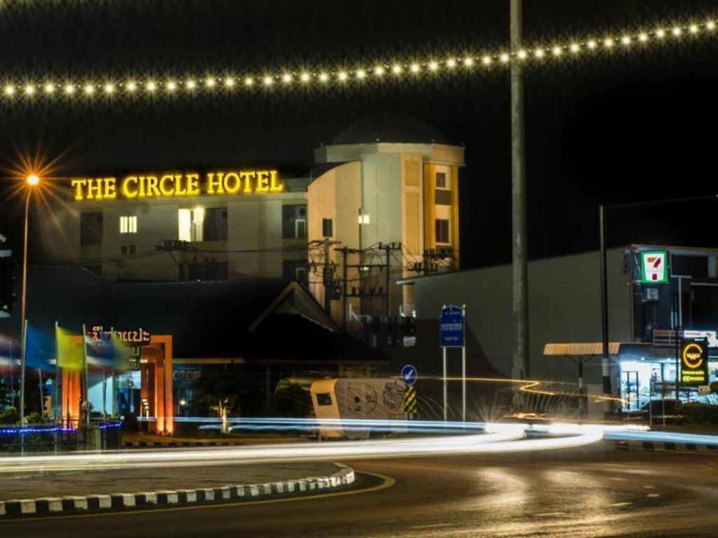 The Circle Hotel Бурирам Экстерьер фото