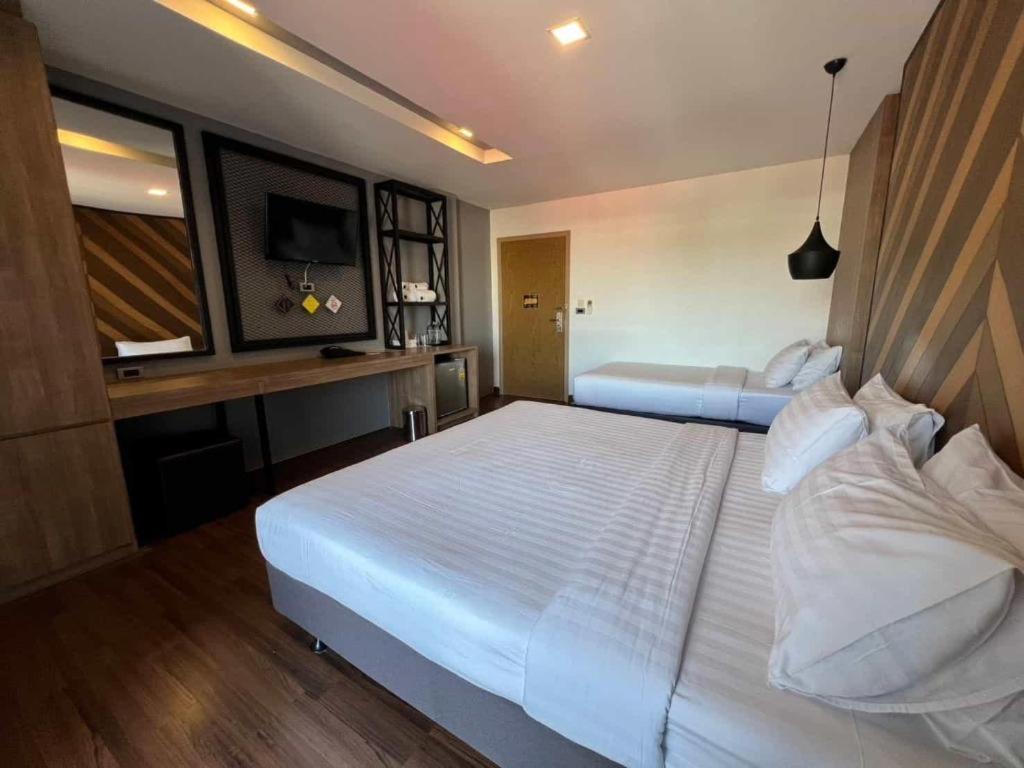 The Circle Hotel Бурирам Экстерьер фото