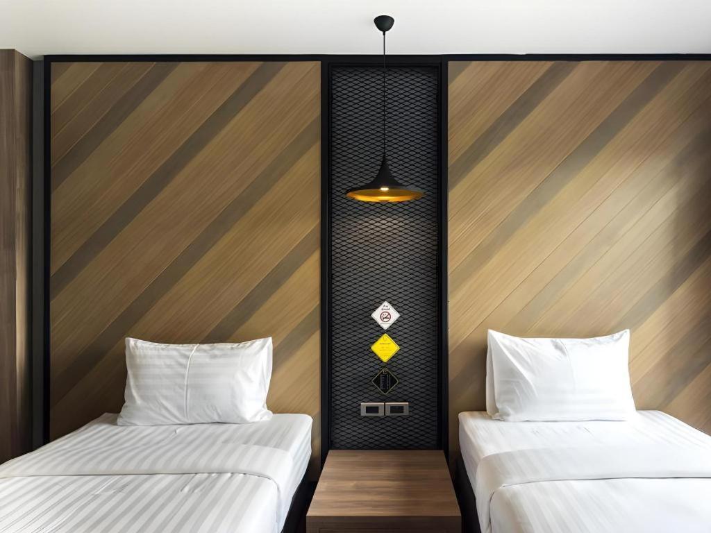 The Circle Hotel Бурирам Экстерьер фото
