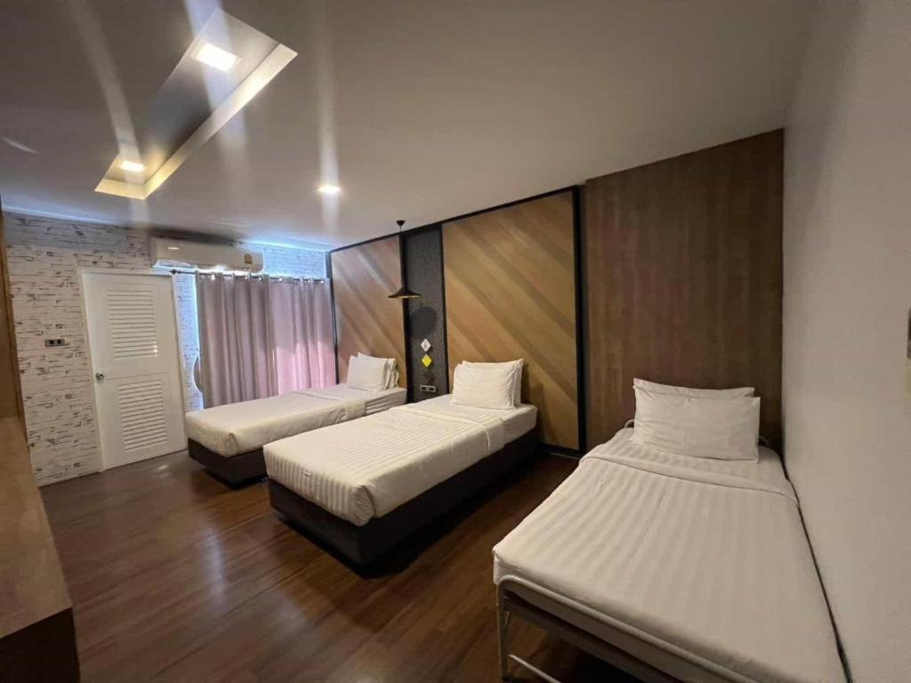 The Circle Hotel Бурирам Экстерьер фото
