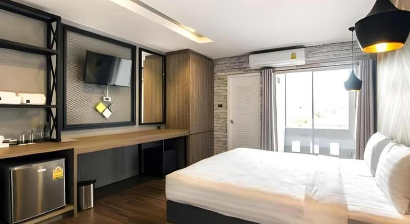 The Circle Hotel Бурирам Экстерьер фото