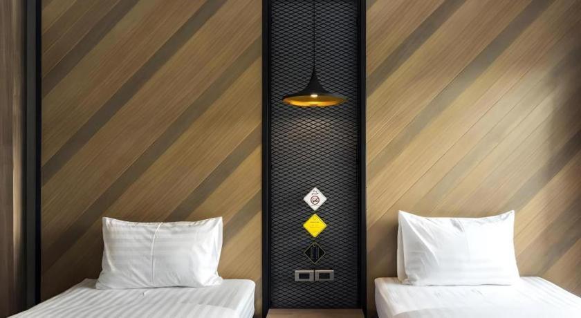 The Circle Hotel Бурирам Экстерьер фото