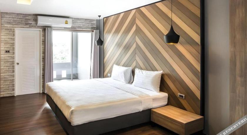 The Circle Hotel Бурирам Экстерьер фото