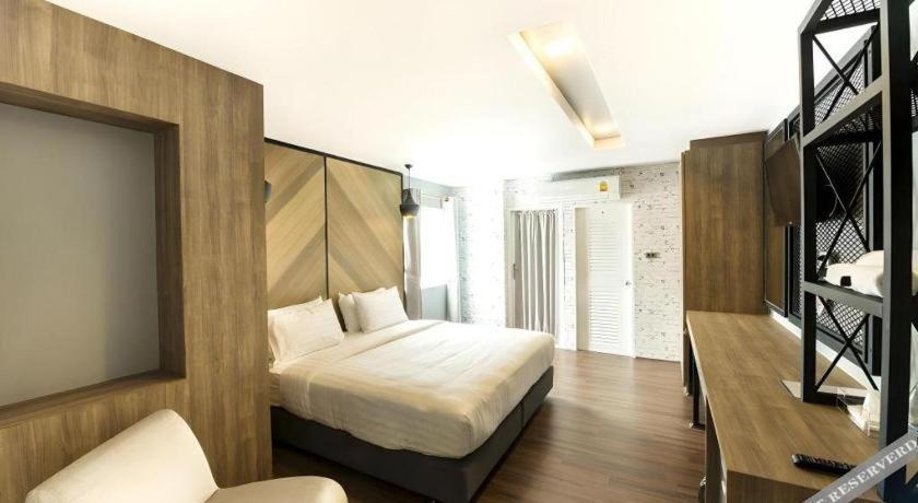 The Circle Hotel Бурирам Экстерьер фото