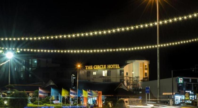The Circle Hotel Бурирам Экстерьер фото