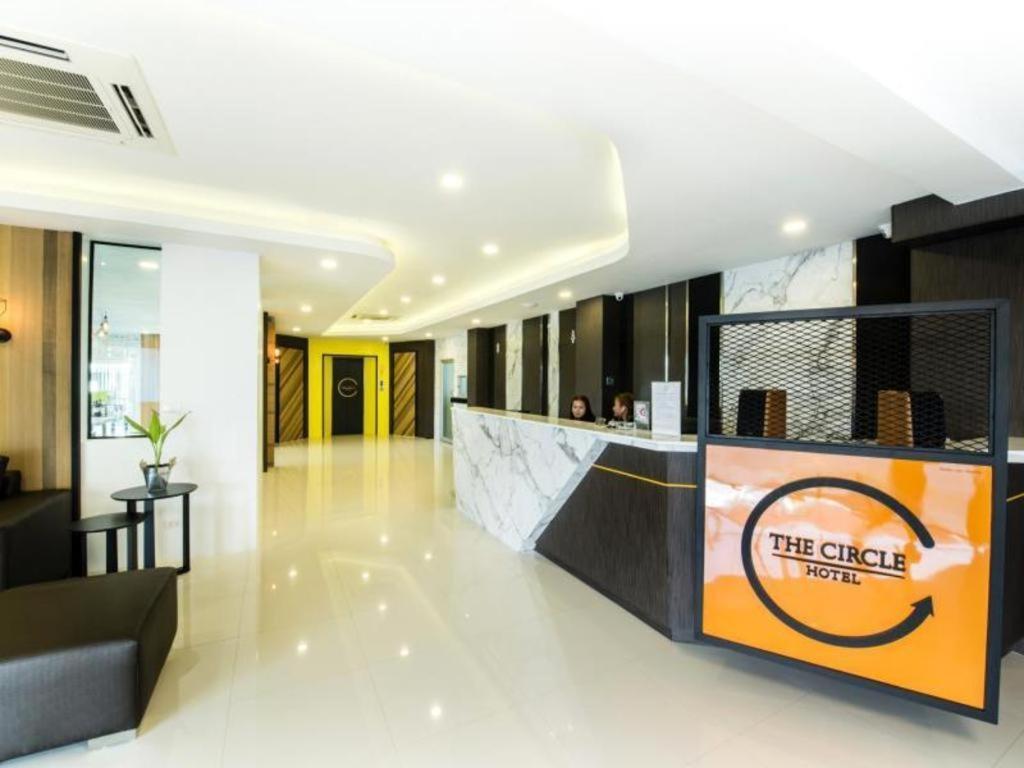 The Circle Hotel Бурирам Экстерьер фото
